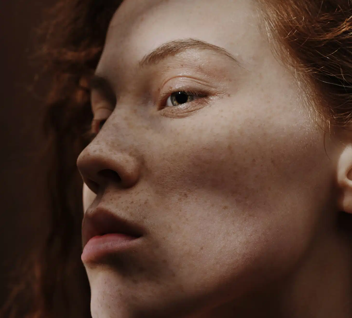Nez long / nez bref, chirurgie du nez, jeune femme visage profil | Dr Romain Aimard